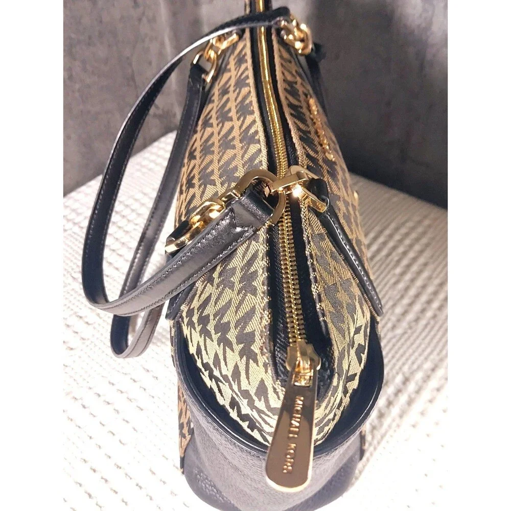 Michael Kors Signature Logo Tote Bag Beige Black Jet Set Gold Hardware Zip Top